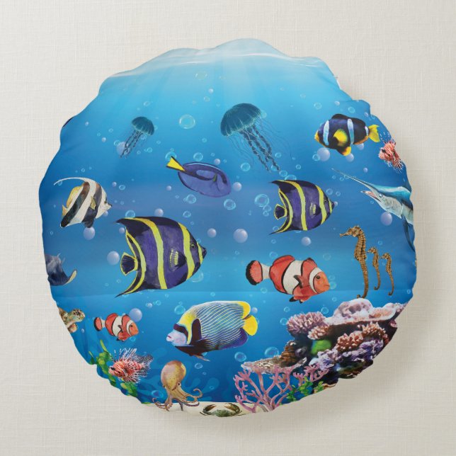 Almofada Redonda Peixes Tropicais nadando no fundo do mar (Verso)
