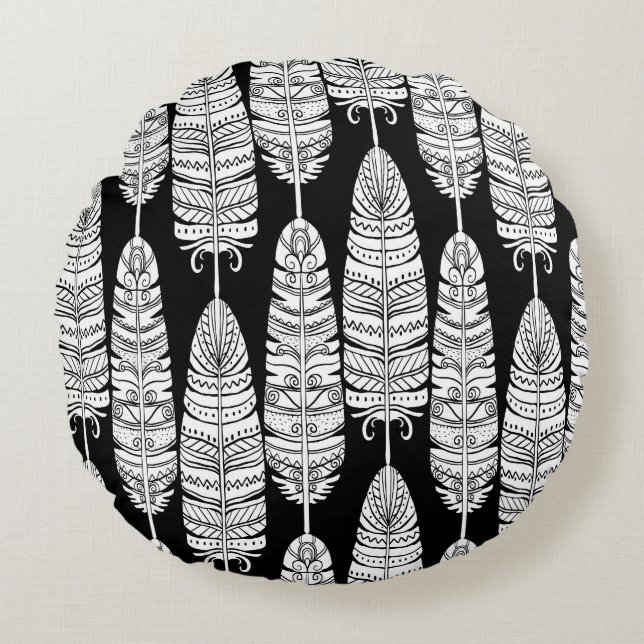 Almofada Redonda Penas boho: padrão preto e branco (Frente)