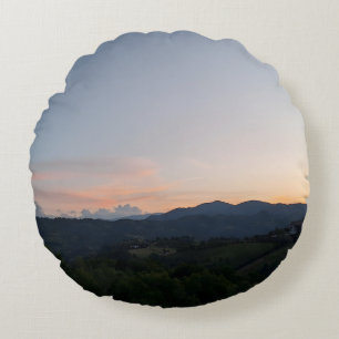 Almofada Redonda Pôr do Sol nos Cárpatos – Fotografia de Montanha d