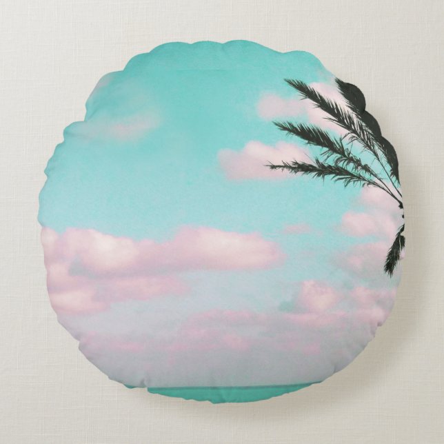 Almofada Redonda Praia Tropical, Vista Oceânica, Nuvens Rosa, Palma (Frente)