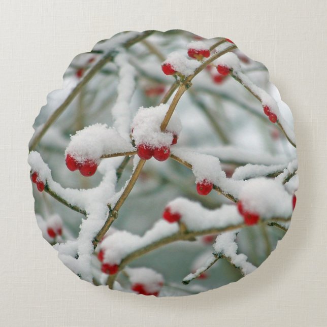Almofada Redonda Red Berries in the Snow winter scene (Frente)
