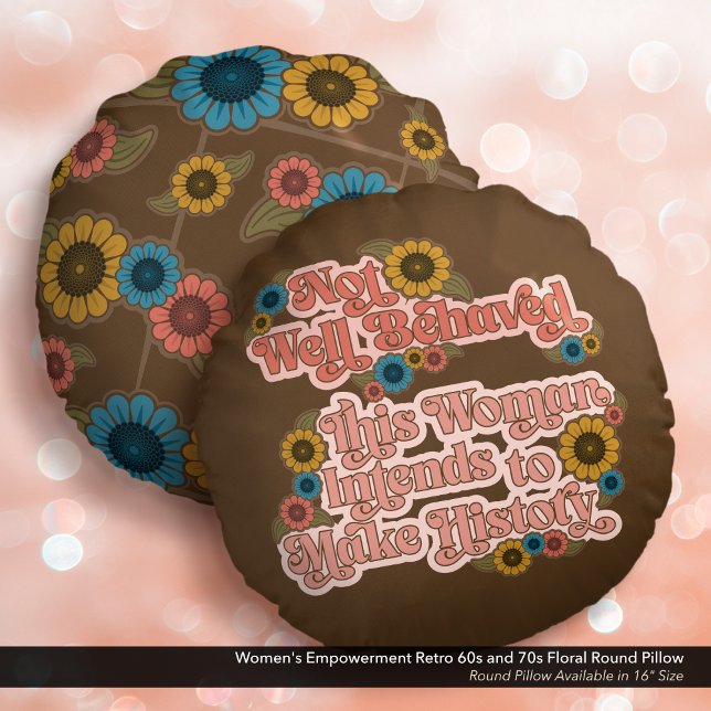 Almofada Redonda Retro 60s e 70s Floral de Empoderamento feminino (Not Well Behaved - Women's Empowerment Round Pillow with a Retro 60s and 70s Floral Design.)