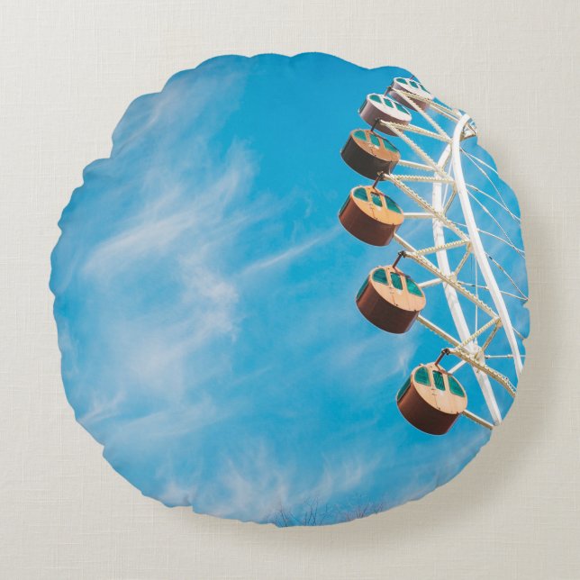 Almofada Redonda Roda branca-furor sob céu limpo pela manhã (Frente)