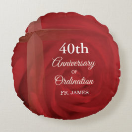Almofada Redonda Rosa vermelha de Ordenação de Aniversário do Padre