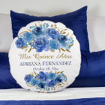 Almofada Redonda Royal Blue Floral Dourado Folaf Quinceanera Keepsa<br><div class="desc">Rosa Real Azul e Quinceana Floral Dourada mantêm o travesseiro com texto totalmente editável. Elegante enquadrou design com flores de rosa de de aquarela e folhas em tons de azul e ouro. Design moderno para sua comemoração de 15. Por favor, procure na minha Coleção de Folhas de Rosa e Dourada...</div>