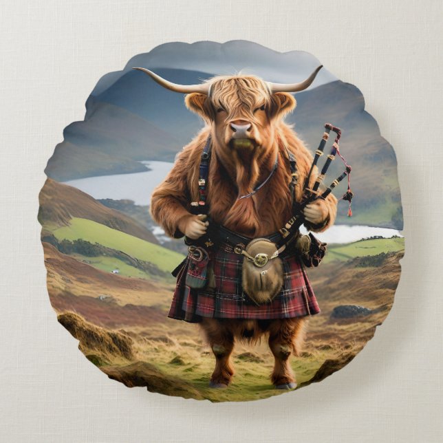 Almofada Redonda Scottish Highland Cow Bagpiper, (Frente)