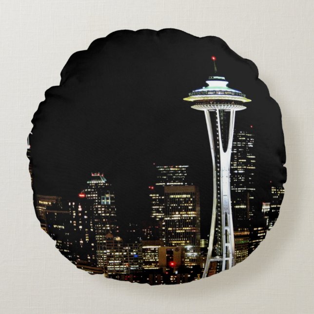 Almofada Redonda Skyline de Seattle na noite, com agulha do espaço (Frente)