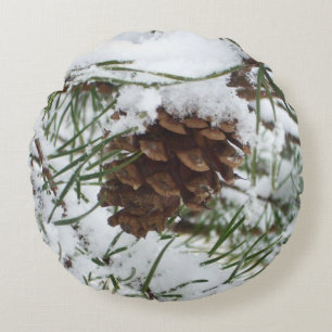 Almofada Redonda Snowy Pine Cone I Winter Nature Photoshop