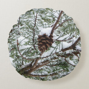 Almofada Redonda Snowy Pine Cone II Fotografia de inverno