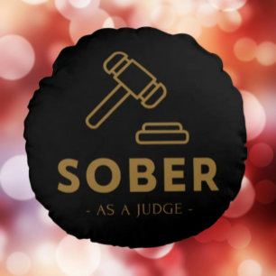 Almofada Redonda Sober Como Juiz - Travesseiro Rota Gavel Dourado