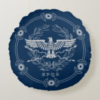 SPQR o descanso de lance do emblema do império
