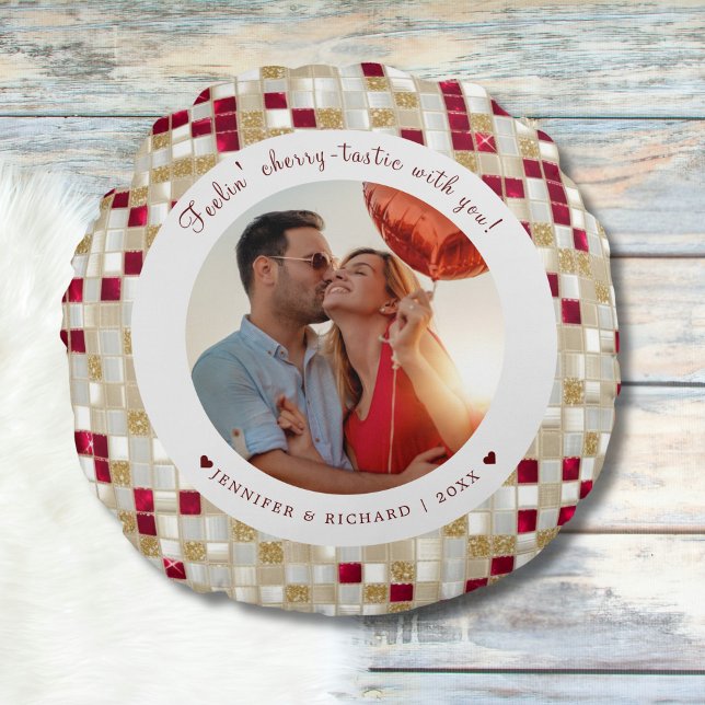 Almofada Redonda Travesseiro Personalizado com Dia de os namorados  (Cherry Coded Valentine's Day Round Custom Round Pillow)