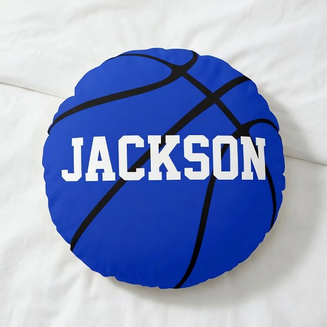 Almofada Redonda Travesseiro Redondo de Arremesso Personalizado de  (Personalized blue basketball pillow on bed.)
