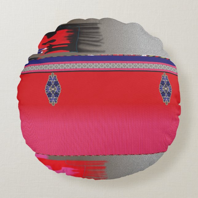 Almofada Redonda uma pintura de mulher num vestido rosa (Frente)