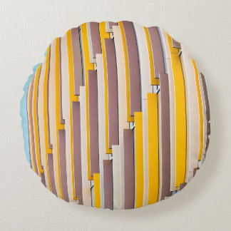 ALMOFADA REDONDA YELLOW CONCRETE BUILDING DURING DAYTIME