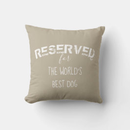 Almofada reservado para o travesseiro beige e branco