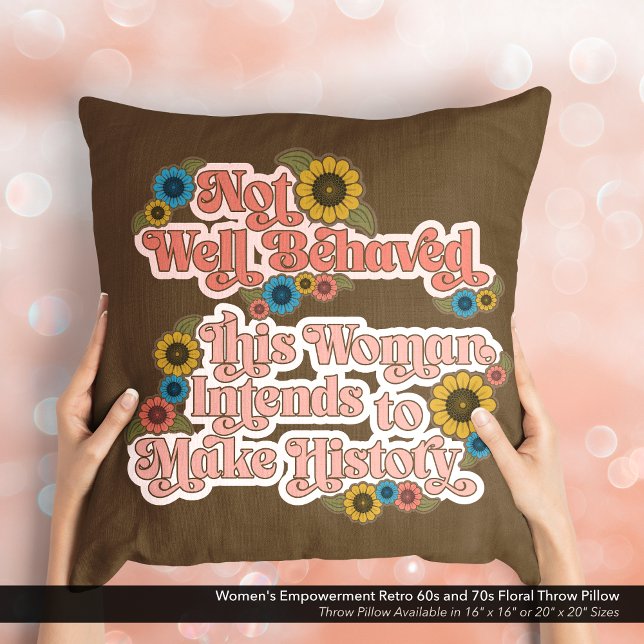 Almofada Retro 60s e 70s Floral de Empoderamento feminino (Not Well Behaved - Women's Empowerment Throw Pillow with a Retro 60s and 70s Floral Design.)