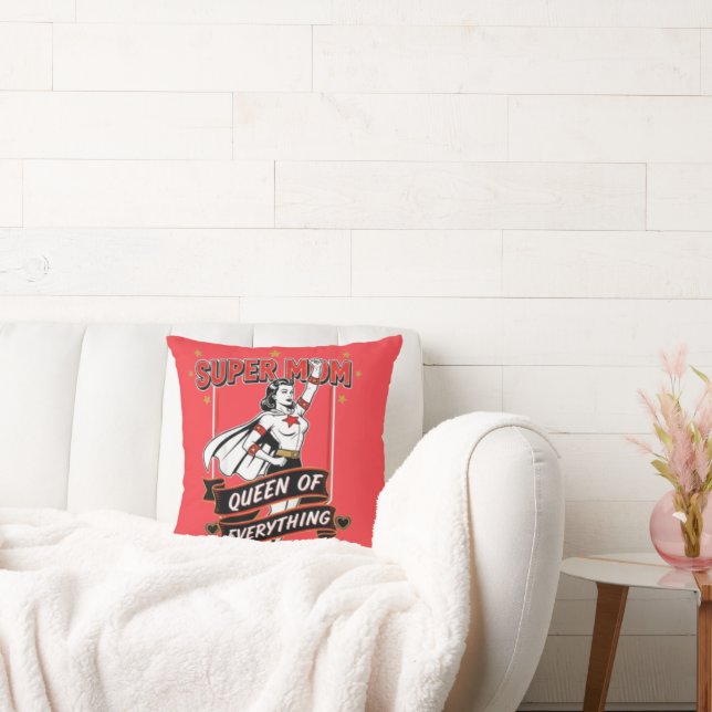 Almofada Retro Super Mom Queen of Everything Art Tee (Sofá)