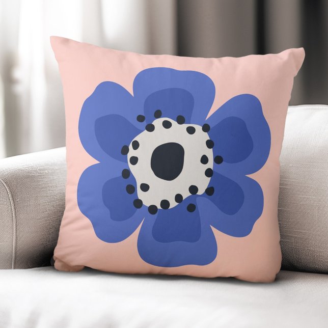 Almofada Rosa claro de flor azul (Blue flower light pink throw pillow)