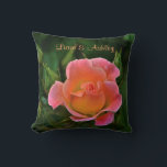 Almofada Rosa de Casamento Pink de Peachy<br><div class="desc">Este travesseiro personalizado apresenta um rosa cor-de-rosa-pêssego bonito. Faria um tema apropriado para casamentos,  chás de panela,  aniversários ou noivados. O texto pode ser omitido ou personalizado para atender às suas necessidades.</div>