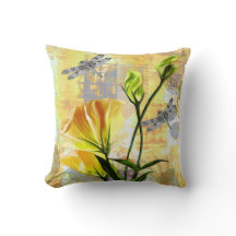 Rosas amarelos e libélulas no Brier