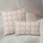 Almofada Rosas Cor-de-Rosa Vintage Patchwork<br><div class="desc">Almofadas de prato de rosas cor-de-rosa e renda patchwork vintage. Encha sua casa com charme e romance vitorianos. Sofisticado,  feminino e elegante.</div>