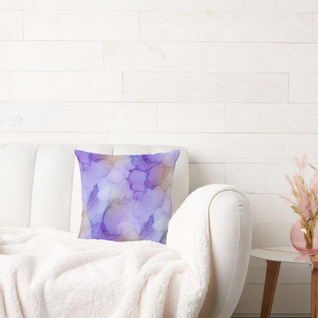 Almofada Roxo Lavanda Suave e Mármore de Aquarela Creme (Sofá)