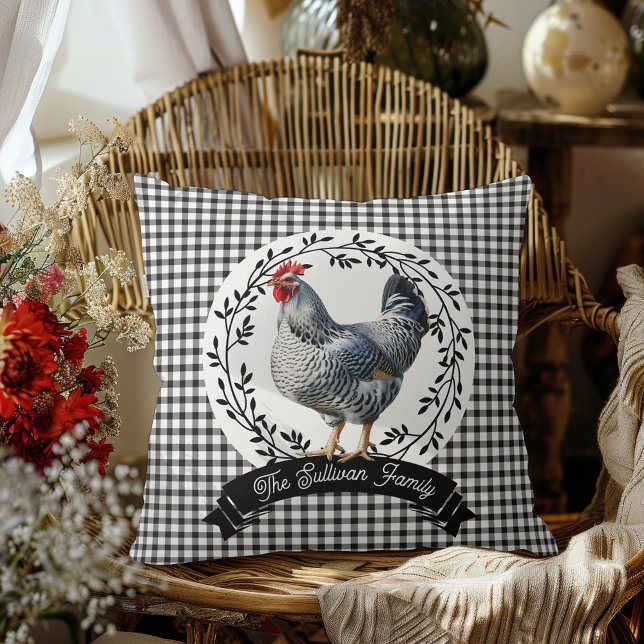 Almofada Rustic Country Rooster Chicken BW Gingham Checks (Rustic Country Rooster Chicken Black and White Gingham Checks Farm Family Name Throw Pillow)