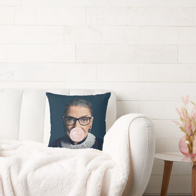 Almofada Ruth Bader Ginsburg soprando a pastilha elástica r (Sofá)