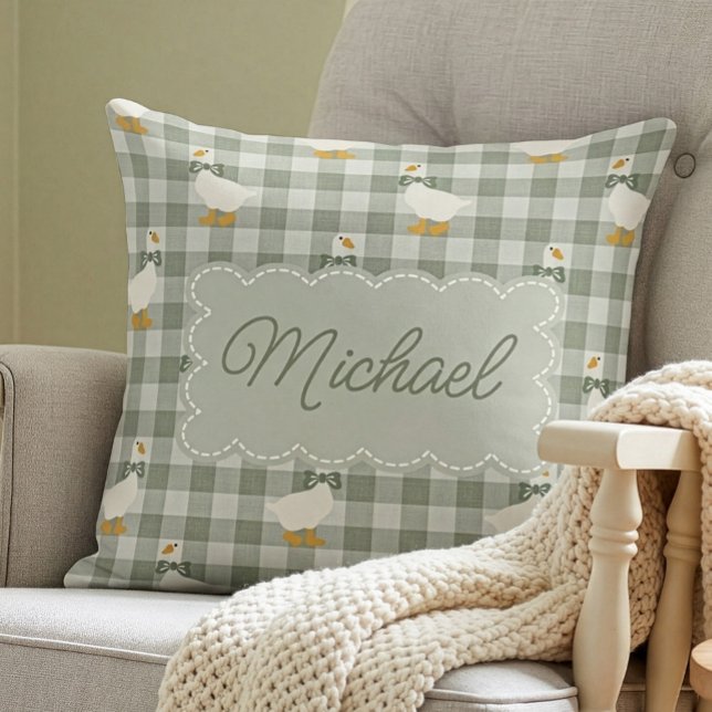 Almofada Sage Green Gingham Goose Custom Name Nursery  (Criador carregado)