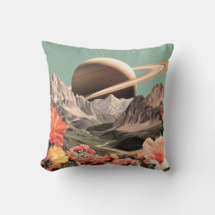 Almofada Saturno Surreal Sobre o Vale da Montanha
