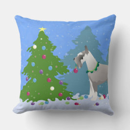 Almofada Schnauzer Decorando Árvore de Natal na floresta