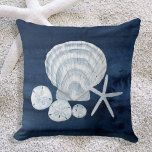 Almofada Seashell Beach House Marinho Starfish Sand Dolor<br><div class="desc">Marinho de Seashell Beach House Starfish Sand Dollar. "Summer Seas" é uma coleção completa de praia, trabalho de arte de inspiração costeira da artista e designer internacionalmente conhecida, Audrey Jeanne Roberts. Grande concha de caldeira é emparelhada com um trio de dólares de areia e um peixe-estrela branco. Esta coleção tem...</div>