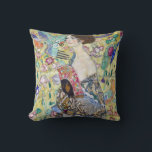 Almofada Senhora com ventilador, Gustav Klimt<br><div class="desc">Gustav Klimt (14 de julho de 1862 - 6 de fevereiro de 1918) foi um pintor simbólico austríaco e um dos membros mais proeminentes do movimento Secessão de Viena. Klimt é notado por suas pinturas, murais, esboços, e outros objetos de arte. Além de suas obras figurativas, que incluem alegorias e...</div>