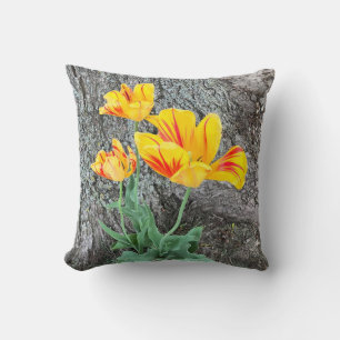 Almofada Sequência de três tulipas amarelas /