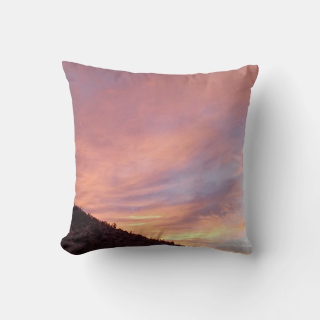 Almofada Serene Sunset Over Mountain Ridge With Pink Orange (Frente)