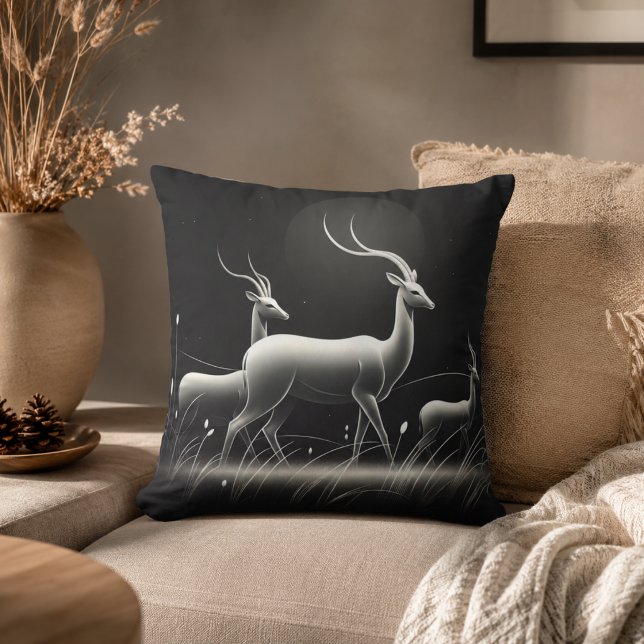 Almofada Serenidade em Movimento Inspirado em Antílope (Serenity in Motion Antelope-Inspired Throw Pillow)