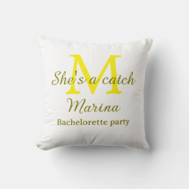 Almofada She's a catch yellow monogram bachelorette party n