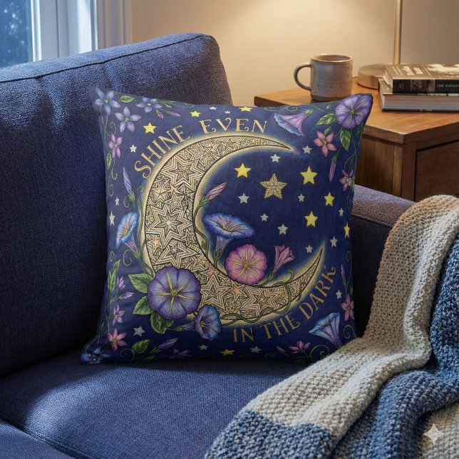 Almofada Shine Even In The Dark Throw Pillow (Encourage someone to shine with this, "Shine even in the dark" throw pillow! )