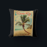 Almofada Siesta Key Florida Palm Tree Beach Viagens vintage<br><div class="desc">Design de Siesta Key Florida no estilo de Viagens vintage apresentando uma palmeira na praia com oceano e céu.</div>