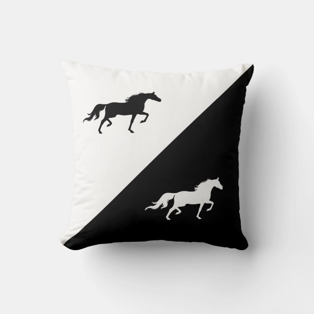 Almofada Silhuetas de Cavalos Elegantes em Preto e Branco (Frente)