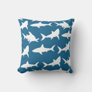 Almofada Silhuetas do tubarão branco & azul de oceano