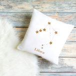 Almofada Símbolo Zodiac Moderno Dourado Libra | Ar de eleme<br><div class="desc">Símbolo Zodiac Moderno Dourado Libra | Ar de elemento</div>