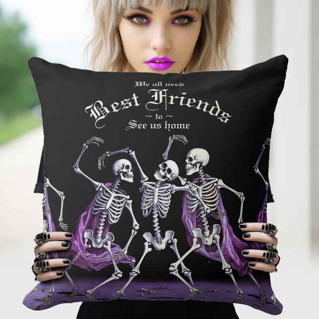Almofada Skeletons Roxos Dançando Halloween Gótico (When you need a friend or two to help you home. This pillow is the perfect gothic best friends gift.)