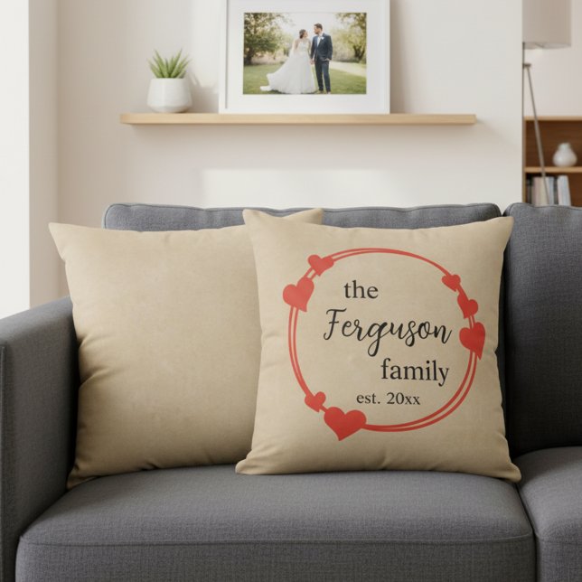 Almofada Sobrenome Personalizado com Ano de Casamento (Romantic personalized wedding gift idea - romantic family name throw pillow.)