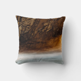 ALMOFADA SOL NA BARCHA KEYHOLE, PRAIA PFEIFFER, CA.