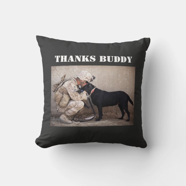 Almofada Soldado em Fatigues com seu Cão Militar (Frente)