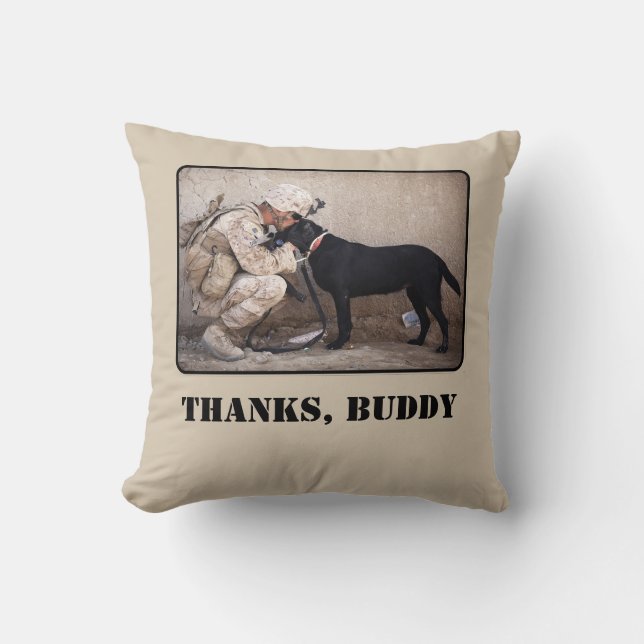 Almofada Soldado em Fatigues com seu Cão Militar (Frente)