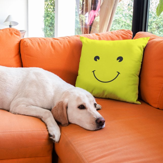 Almofada Sorriso Amarelo Retroativo (Bright Yellow Smile Throw Pillow)