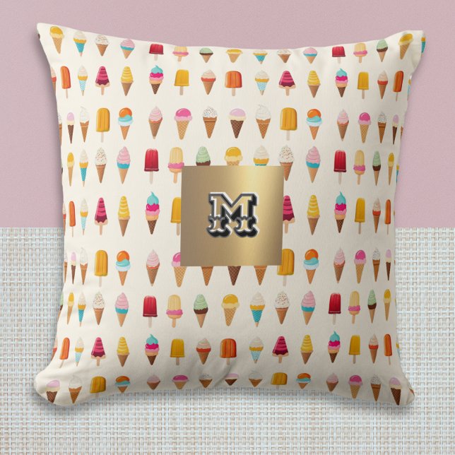 Almofada Sorvete Lollies Monogramas Cuta Padrão Retroativa (A cute monogrammed throw pillow, with colorful pattern of ice cream cones and ice lollies)
